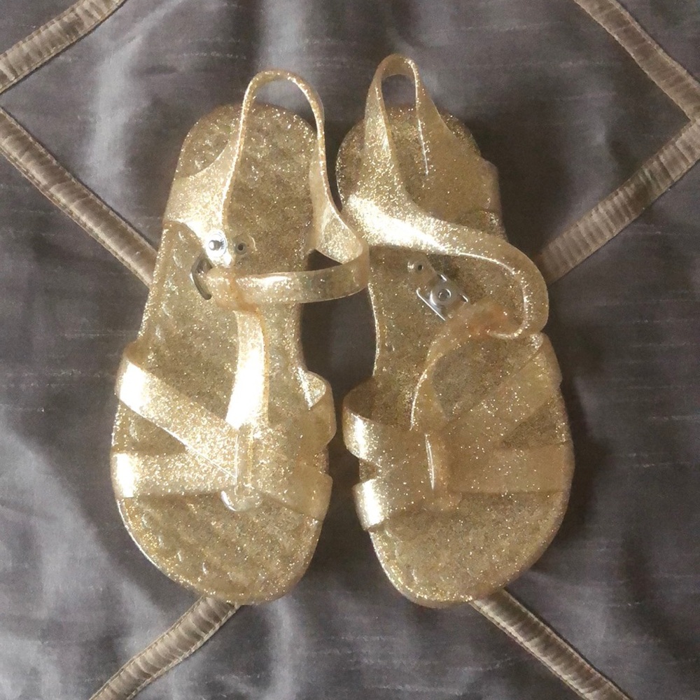 Gold with glitter jelly sandals!